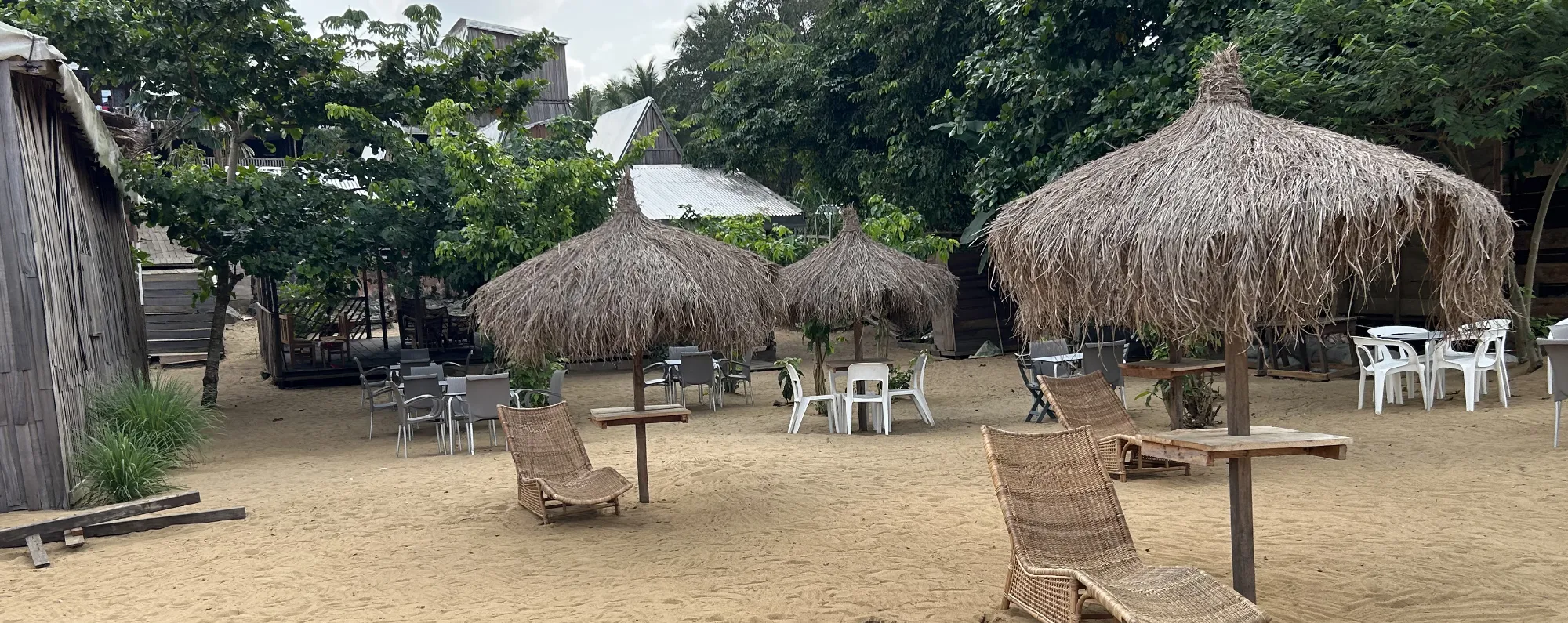 plage et restaurant